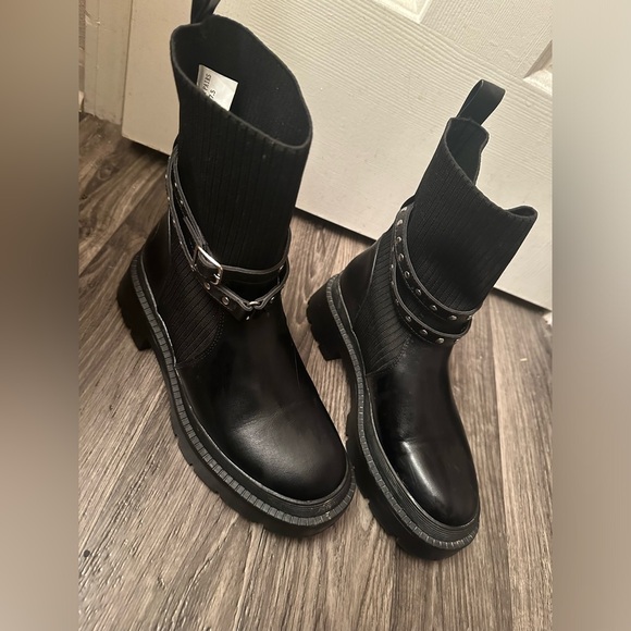 Black boots - Picture 1 of 5